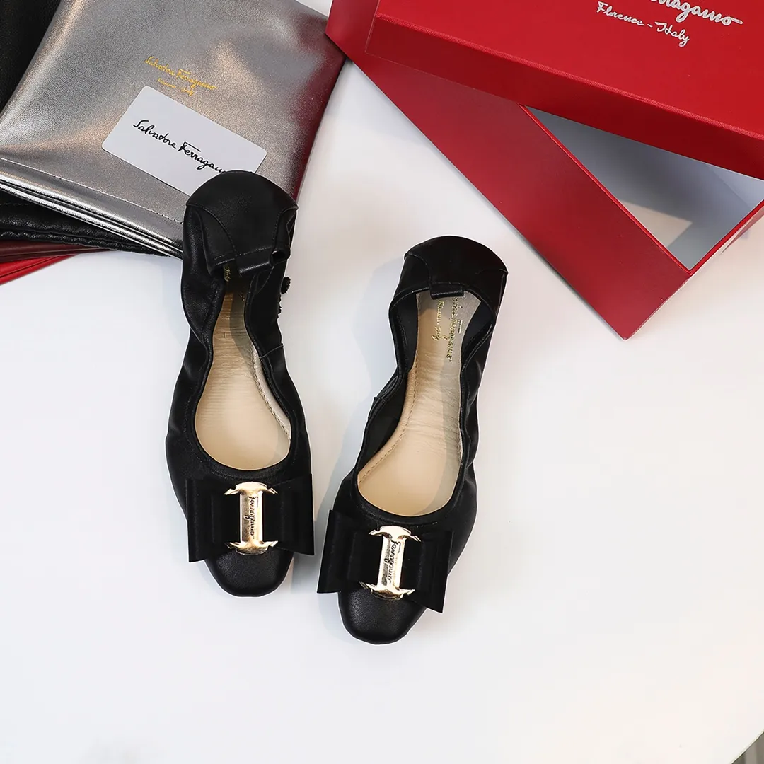 👟👟Ex-factory price 360👟👟 Early spring new style Salvatore Ferragamo hot style small square toe egg roll shoes [wit] 5mm high elastic latex, so soft you want to cry❗️The toe is equipped with Ferragamo's signature hardware butterfly🦋 buckle. Newly opened mold and upgraded outsole, 1cm heel is comfortable and not tiring. Upper: mixed sheepskin Inner pads: light goatskin (non-fading) Color: black, white, gun, red, burgundy, blue, pink Code number: 34-41